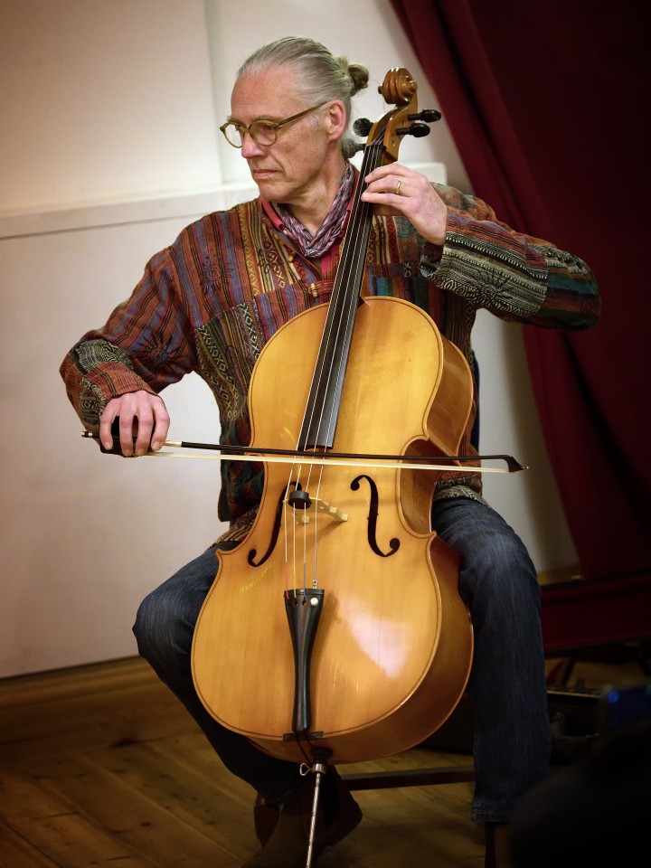 Cellist for FiddleBop, Ian Jones. Photo: <a href="https://www.facebook.com/BreconAreaLiveMusicPhotos" target="_blank" rel="noopener">Barry Hill</a>
