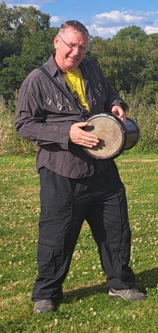 Bang that drum! Paul Midgley in fine fettle...