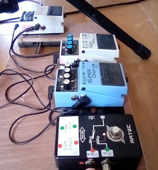 Jo's pedalboard: the Artec footwitch swaps between the two channels on her Headway amp: red for strumming, green for picking