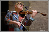 You can see right up his nose! FiddleBop at the Foundry, 23 April 2025. Photo: <a href="https://www.facebook.com/BreconAreaLiveMusicPhotos" target="_blank" rel="noopener">Barry Hill</a>